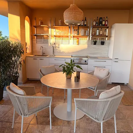 Benahavis Holidays Апартаменты *