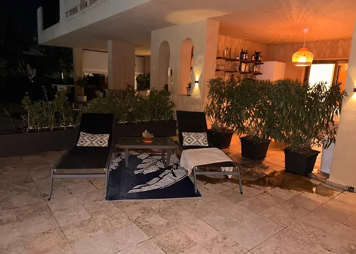 Benahavis Holidays * Εστεπόνα