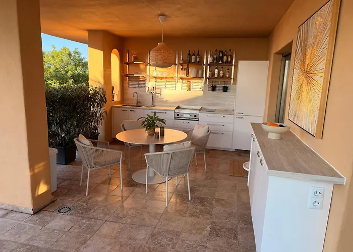 Benahavis Holidays Эстепона