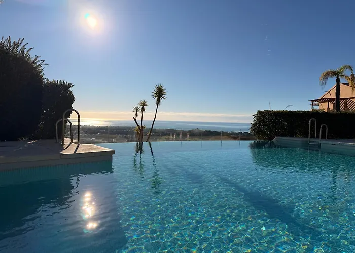 Benahavis Holidays Эстепона