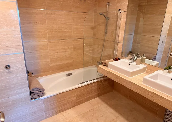 Benahavis Holidays * 에스테포나